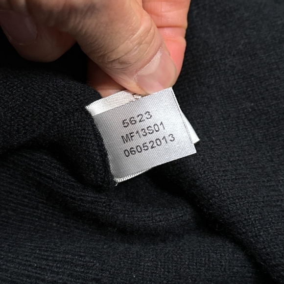 Peter Millar Pure Cashmere PGA Tour Embroidered Logo V Neck Sweater Mens Medium - Picture 9 of 10